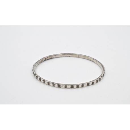 Bracciale in argento 925, cerchio chiuso. Sec. XIX.