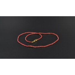Collana di zaffiri rossi e argento